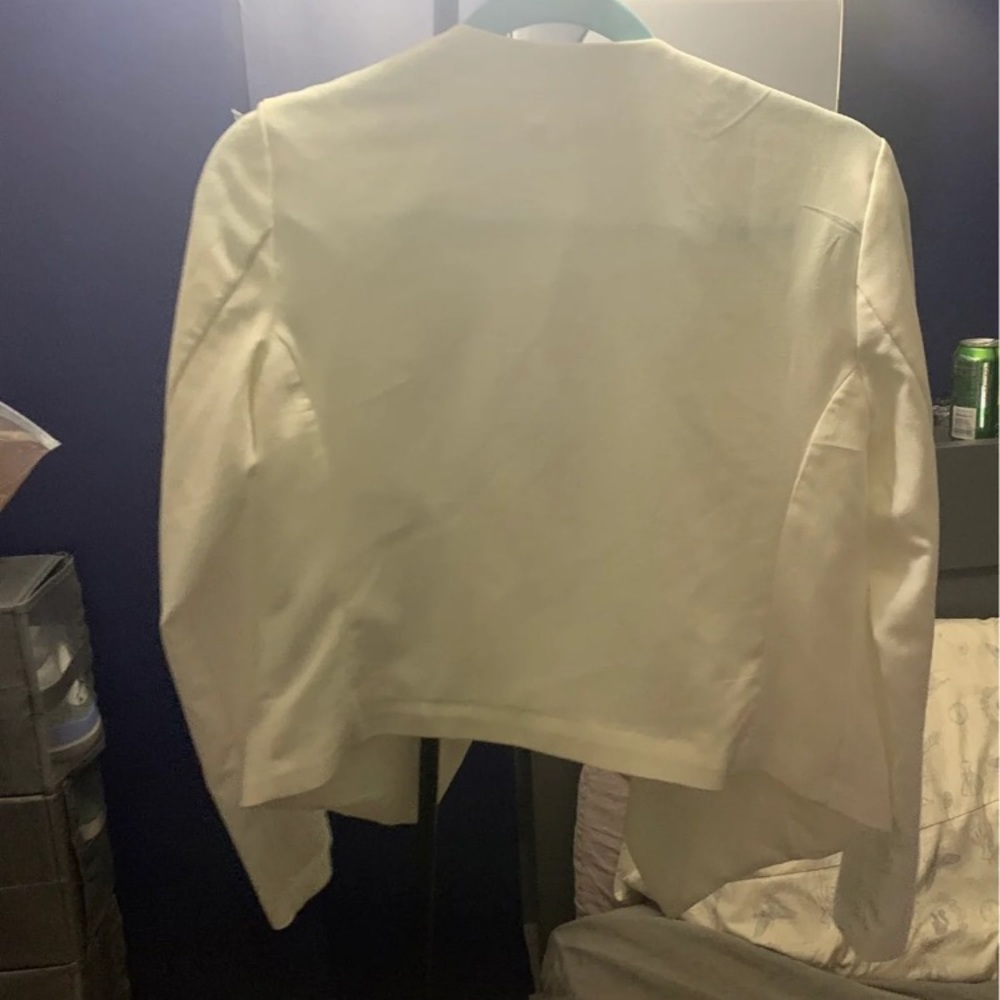 Blazer - Picture 4 of 4